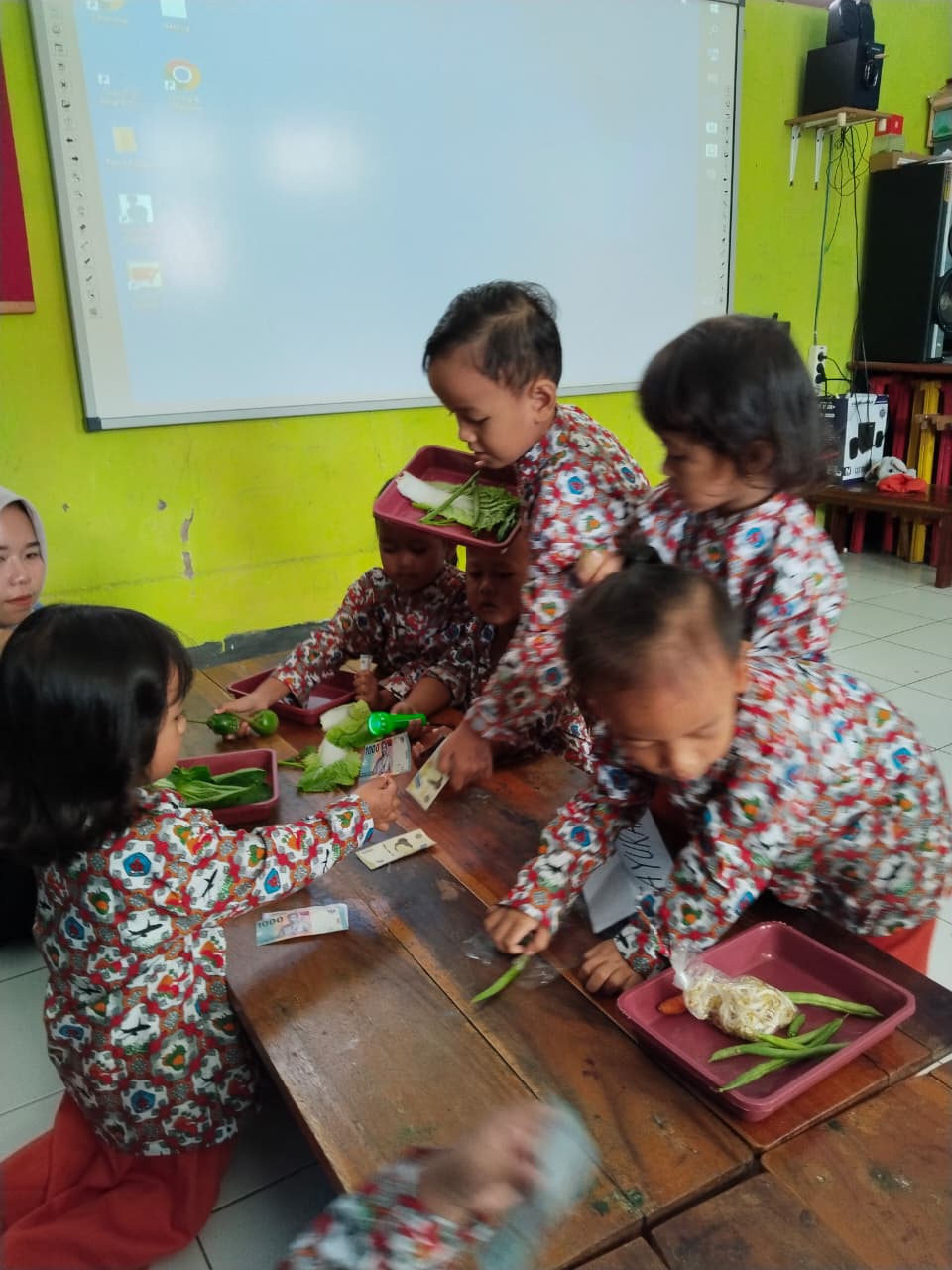 Anak-anak di kegiatan outdoor